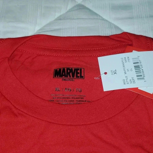 Marvel Santa Spiderman Christmas Boy's' Red Crewneck Tshirt Size XL NWT - Picture 3 of 5